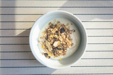 Tahıl ve tahıl ile yoğurt