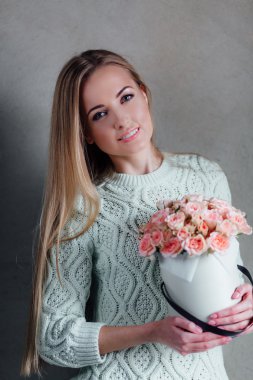 Kız şapka kutusu çiçekli