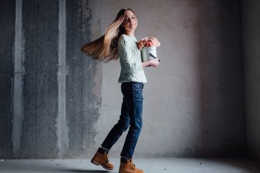 Kız şapka kutusu çiçekli iplik