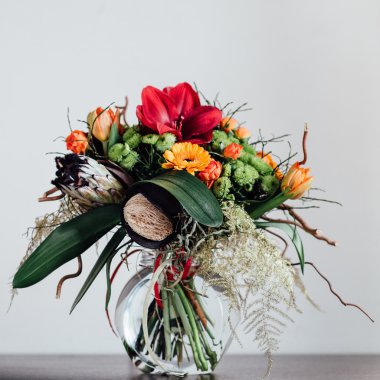 Çiçekli bir buket.