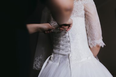 nedime gelin yardımcı olur.