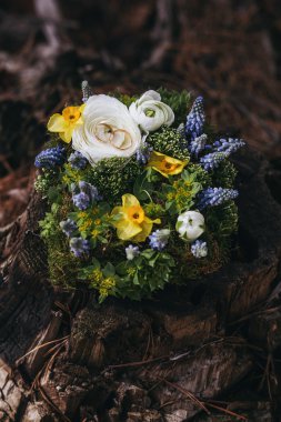 Alyans yastık değişik çiçek