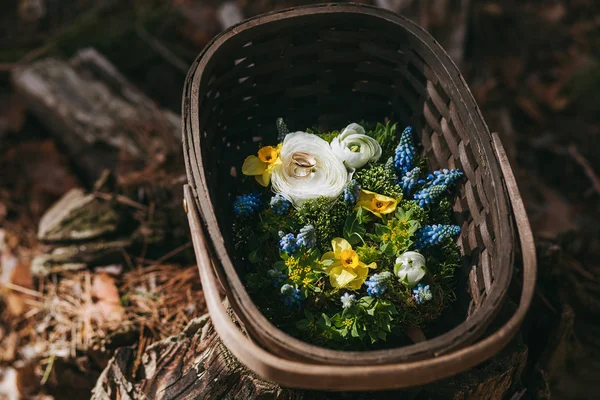 Karikagyűrű párna különböző virágok — Stock Fotó