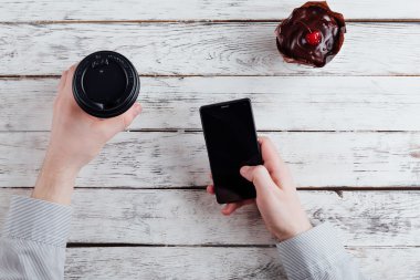 İşadamı ile smartphone elinde