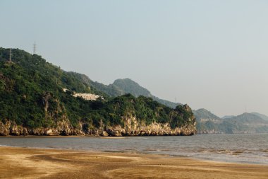 Denizle çevrili cliff görünümünü