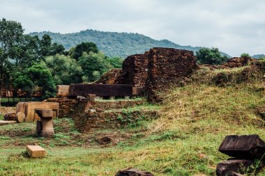 Asya tapınak kalıntıları