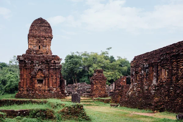 Aziatische tempel ruïnes — Stockfoto