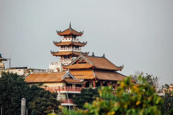 전통적인 아시아 건물의 아름 다운 지붕 — 스톡 사진
