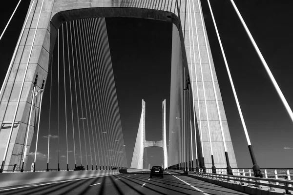 Vasco da Gama köprüsü üzerinde bir tek renkli