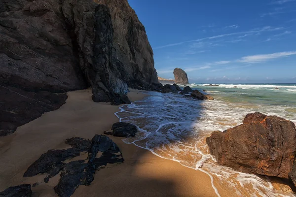 Cofete beach, Fuerteventura, Kanarya Adaları üzerinde siyah kaya