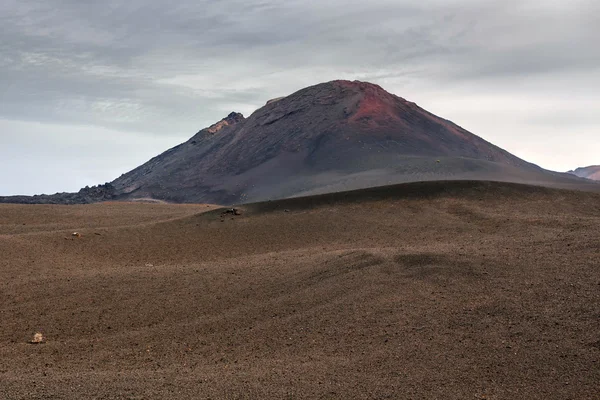 Lndscape volkanik dağların Timanfaya Milli Parkı, Lanzarote, Kanarya Adaları