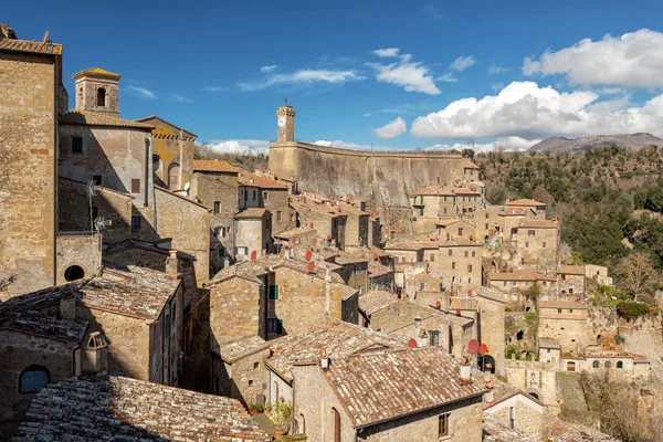 Pitigliano. Casco antiguo en provincia de Grosseto, Italia — Foto de Stock