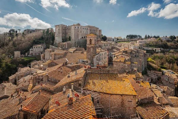 Pitigliano. Casco antiguo en provincia de Grosseto, Italia — Foto de Stock