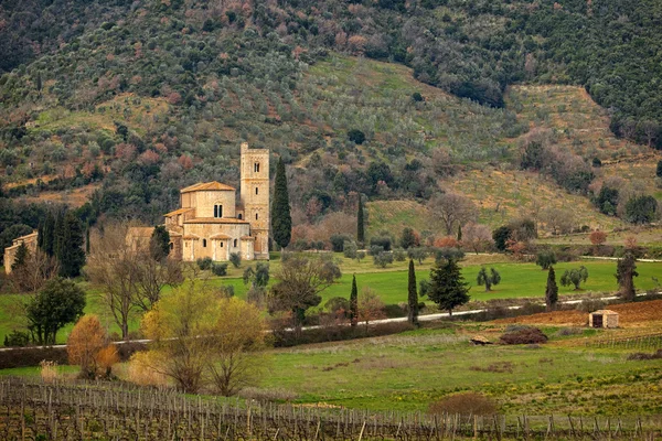 Opatství Sant antimo poblíž montalcino, Toskánsko, Itálie — Stock fotografie