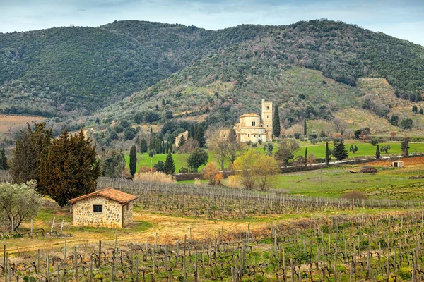 Opatství Sant antimo poblíž montalcino, Toskánsko, Itálie — Stock fotografie