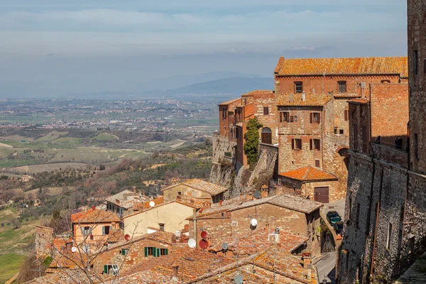 Landskap av tuscany sett från väggarna i montepulciano, italy — Stockfoto