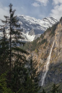 İsviçre 'deki Lauterbrunnen Vadisi