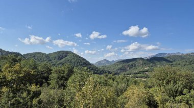 Görkemli Dağ Manzarası Açık Bir Gün