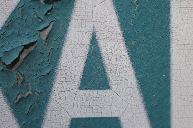 Kırık Soyulmuş Boyalı Tehlike Harfi A Kalıbı