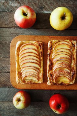 Ev yapımı organik kırmızı pies ile elma puf böreği, ea için hazır