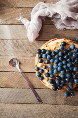 Ev yapımı organik elmalı turta tatlı yemeye hazır. Lezzetli elma