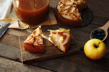 Ev yapımı organik kırmızı pies ile elma puf böreği, ea için hazır