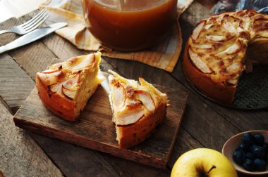 Ev yapımı organik kırmızı pies ile elma puf böreği, ea için hazır