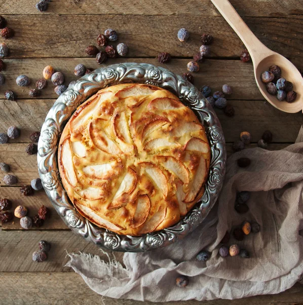 Sobremesa de torta de maçã orgânica caseira pronta para comer. — Fotografia de Stock