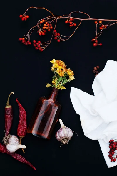 Desayuno, bayas rojas, papas, pimientos rojos secos, fondo alimentario — Foto de Stock