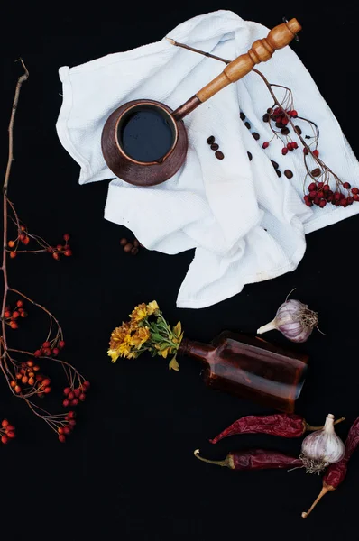 Desayuno, bayas rojas, papas, pimientos rojos secos, fondo alimentario — Foto de Stock