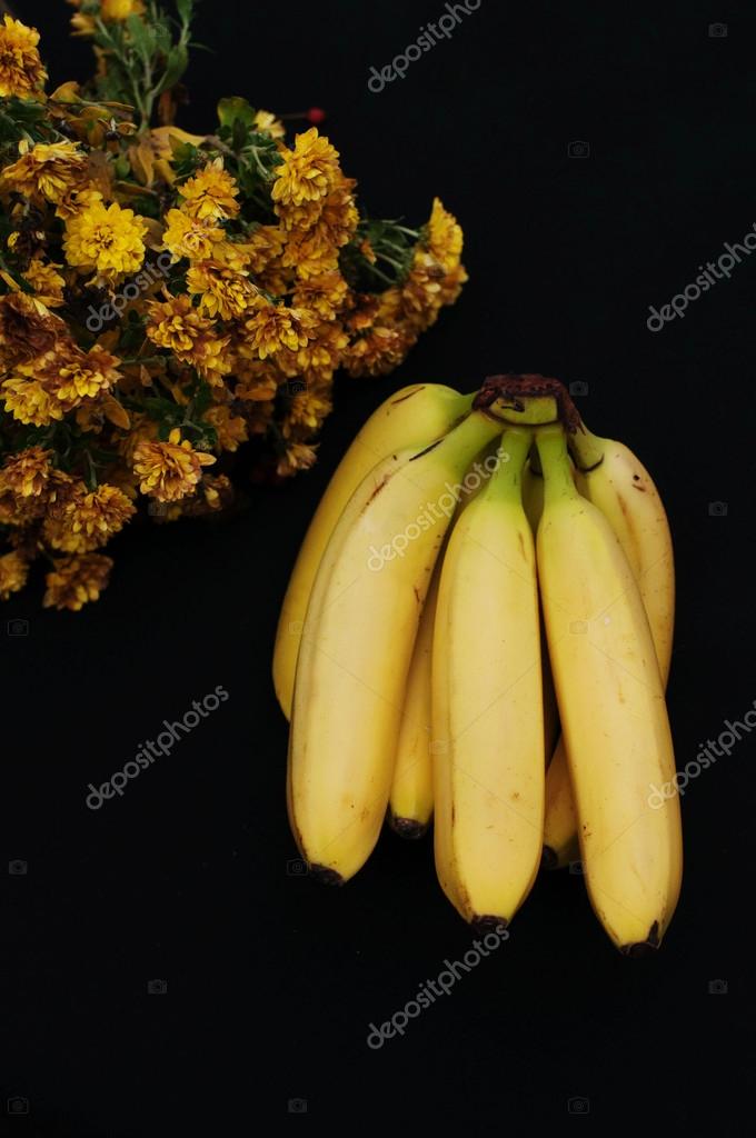 Bunch of bananas on black background. Fresh organic Banana. Fres Stock  Photo by ©ch_ch 101512702