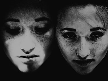 Açık havada güzel bir genç kız portresi. Açık havada portre o