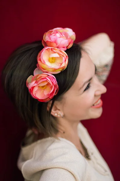 Wreath on girl head. Young beautiful woman portrait with long ha — Stockfoto