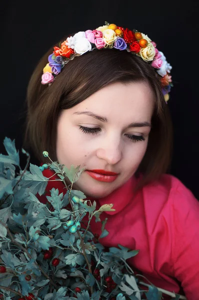 Wreath on girl head. Young beautiful woman portrait with long ha — Stock fotografie