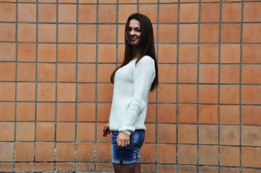 Güzellik zevk kız açık havada doğa. Güzel genç Model gi