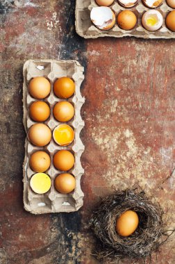 Pişirme kek malzemeler - kase, un, yumurta, yumurta akı, örneğin köpük