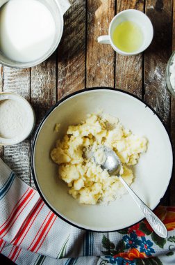 Lezzetli vanilyalı çikolatalı kek pişirme. Ch yapma adımları