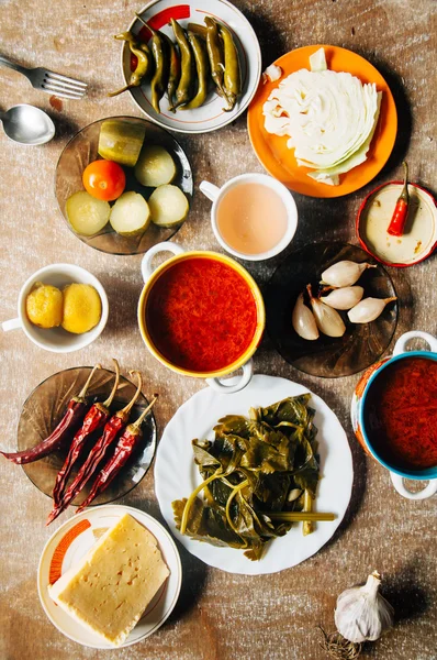 Cucumber marinated bowl with pepper and garlic. Group of fermen — Stock Image Cucumber marinated bowl with pepper and garlic. Group of fermen Stock Picture