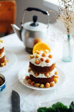 Ahududu kek. Raspberr ile kaplı bir kek closeup