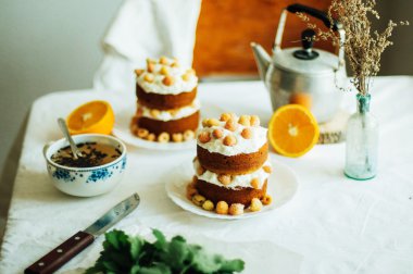 Ahududu kek. Raspberr ile kaplı bir kek closeup