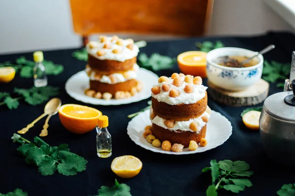 Ahududu kek. Raspberr ile kaplı bir kek closeup