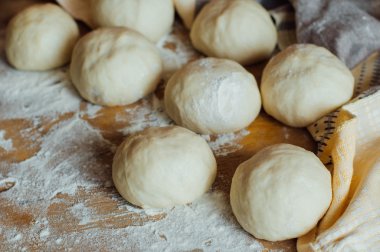  Hazırlama buns ekmek. Rustik tarzı. Ev yapımı br için malzemeler