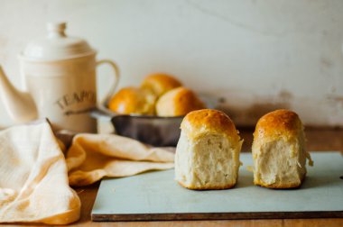 sarımsaklı ekmek sarımsak ile alır. Sarımsaklı ekmek bun. yemyeşil ev