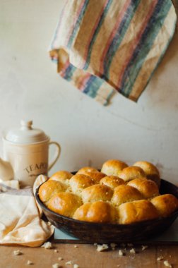 sarımsaklı ekmek sarımsak ile alır. Sarımsaklı ekmek bun. yemyeşil ev