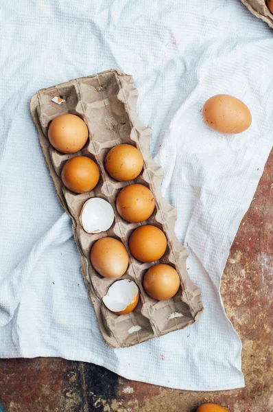 베이킹 케이크 재료-그릇, 밀가루, 계란, 달걀 흰 자 거품, 예 — 스톡 사진