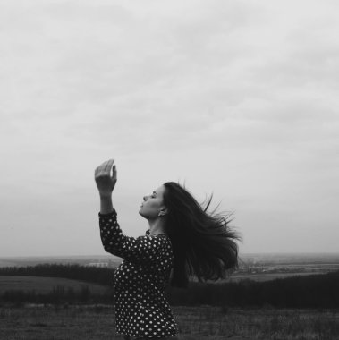 Özgürlük Gezgin kadın. Görüntü instagram filtreli. Güzel y