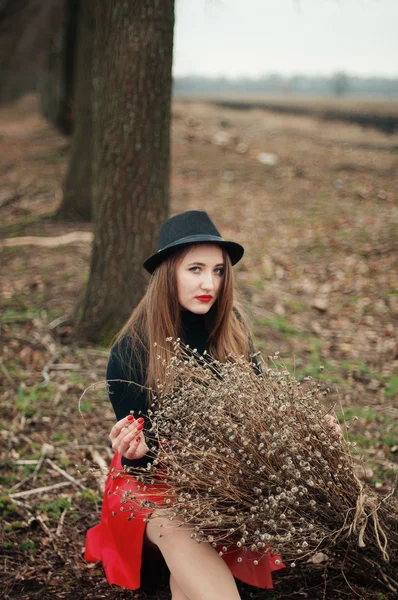 Beautiful young girl with long straight hair, light make-up in a — Stock Photo, Image