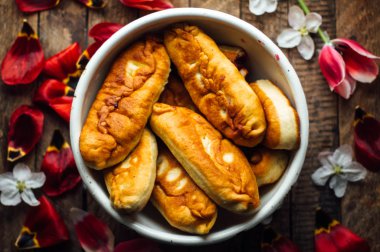 Ev kiraz kek vanilya ve krema şeker ile yaptı. Kiraz kek