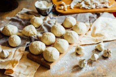  Hazırlama buns ekmek. Rustik tarzı. Ev yapımı br için malzemeler