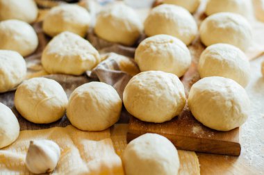  Hazırlama buns ekmek. Rustik tarzı. Ev yapımı br için malzemeler